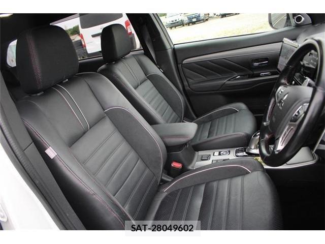 Mitsubishi OUTLANDER PHEV 2017-06 7619107-24