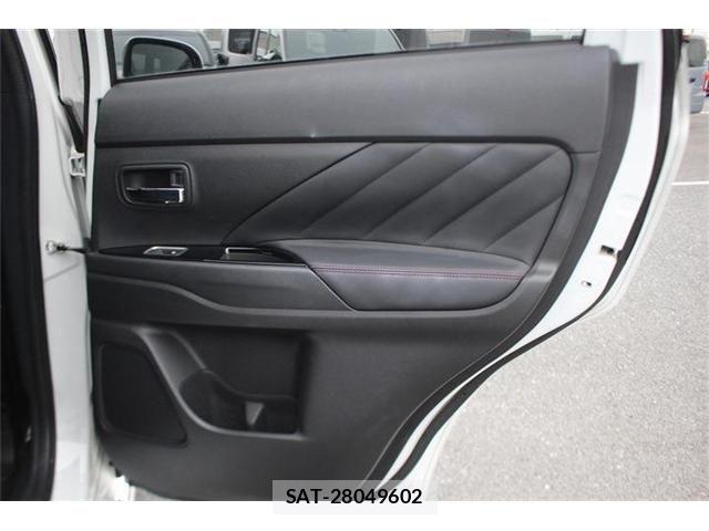 Mitsubishi OUTLANDER PHEV 2017-06 7619107-25
