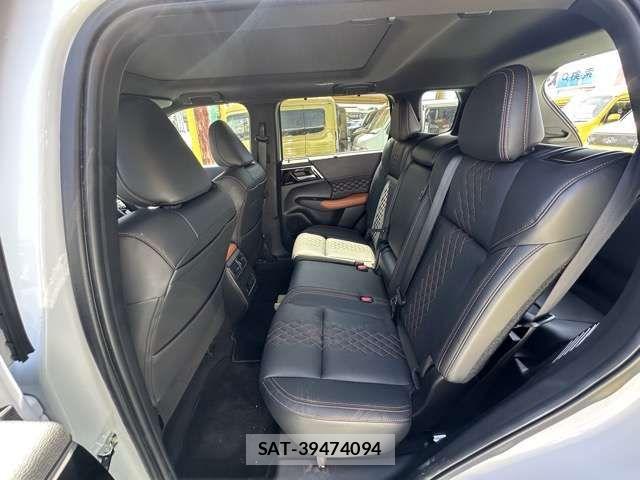 Mitsubishi OUTLANDER PHEV 2023-06 7619094-5