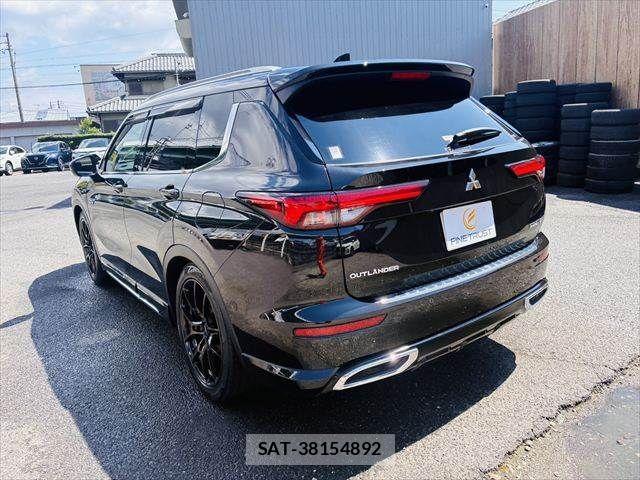 Mitsubishi OUTLANDER PHEV 2023-01 7619093-19