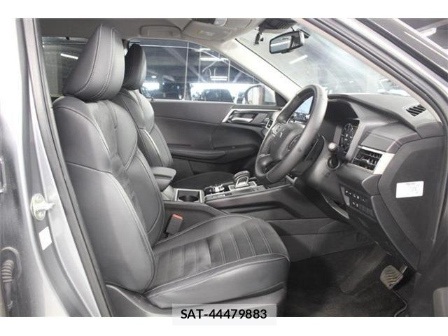 Mitsubishi OUTLANDER PHEV 2024-02 7619105-28