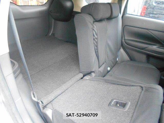 Mitsubishi OUTLANDER PHEV 2013-11 7619110-11