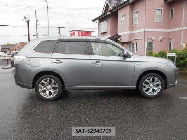 Mitsubishi OUTLANDER PHEV 2013-11 7619110-19