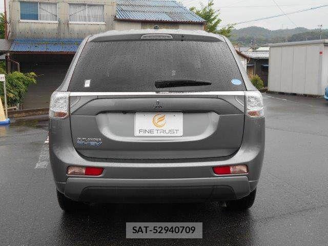 Mitsubishi OUTLANDER PHEV 2013-11 7619110-21