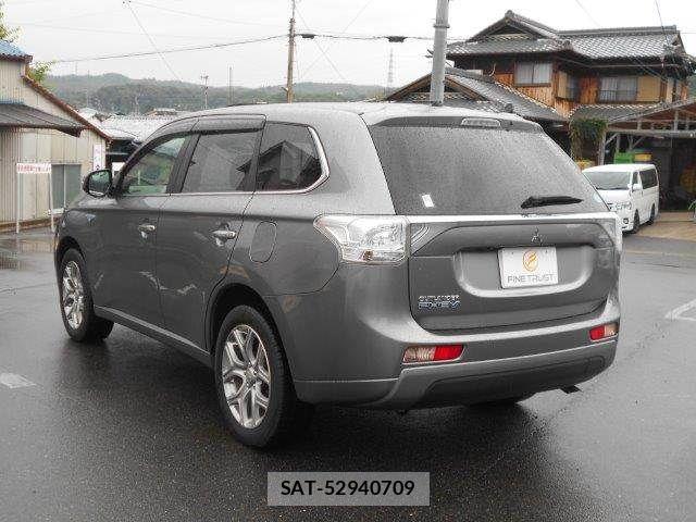 Mitsubishi OUTLANDER PHEV 2013-11 7619110-22
