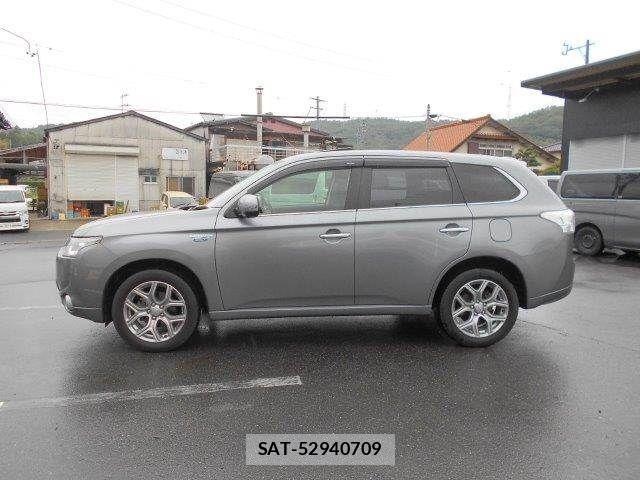 Mitsubishi OUTLANDER PHEV 2013-11 7619110-23