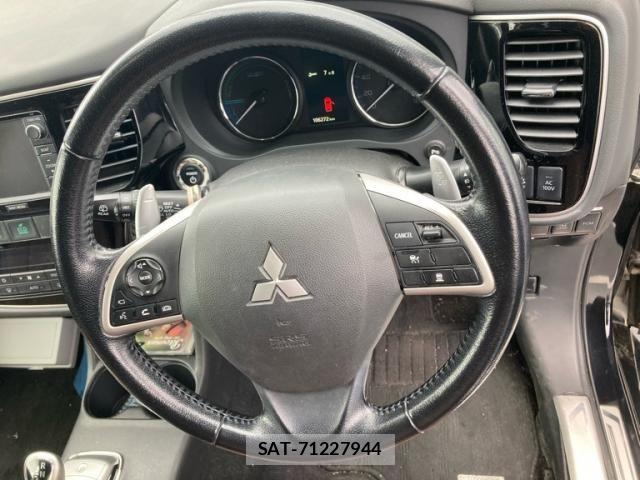 Mitsubishi OUTLANDER PHEV 2013-12 7727024-9