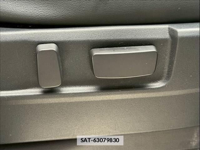 Mitsubishi OUTLANDER PHEV 2016-06 7727021-28