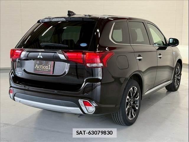 Mitsubishi OUTLANDER PHEV 2016-06 7727021-4