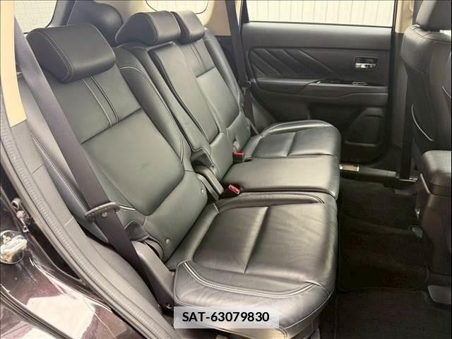 Mitsubishi OUTLANDER PHEV 2016-06 7727021-8