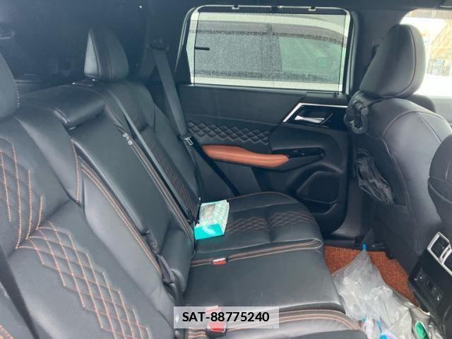 Mitsubishi OUTLANDER PHEV 2023-01 7726997-15