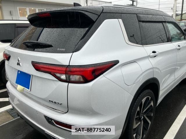 Mitsubishi OUTLANDER PHEV 2023-01 7726997-4