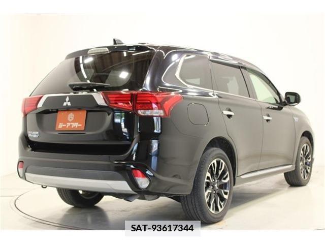 Mitsubishi OUTLANDER PHEV 2016-02 7727023-12