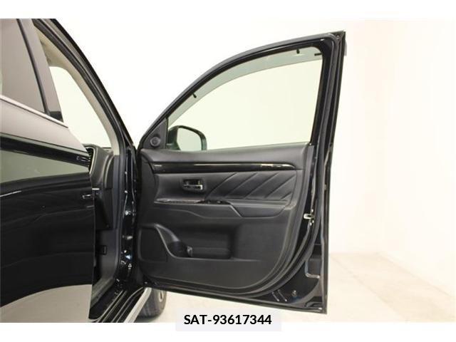 Mitsubishi OUTLANDER PHEV 2016-02 7727023-29