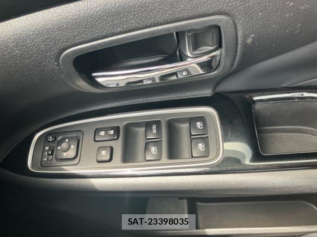 Mitsubishi OUTLANDER PHEV 2015-07 7788072-13