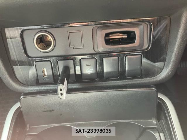 Mitsubishi OUTLANDER PHEV 2015-07 7788072-17