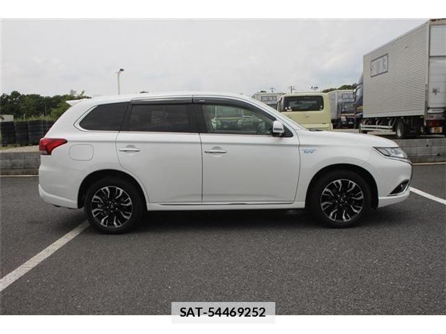 Mitsubishi OUTLANDER PHEV 2015-07 7788076-14