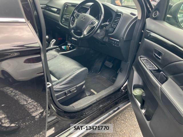 Mitsubishi OUTLANDER PHEV 2016-02 7963237-9
