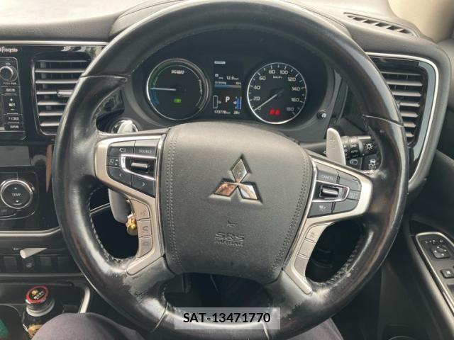 Mitsubishi OUTLANDER PHEV 2016-02 7963237-14
