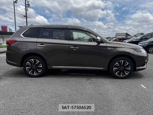 Mitsubishi OUTLANDER PHEV 2015-07 7963228-13