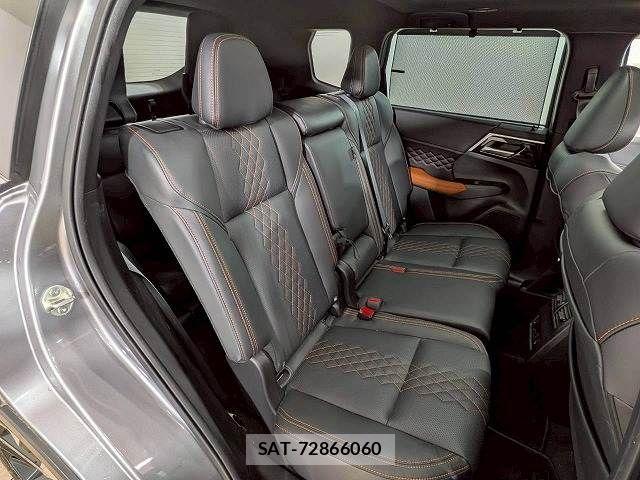 Mitsubishi OUTLANDER PHEV 2022-03 7963224-5