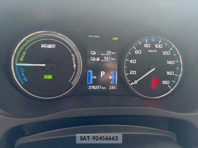 Mitsubishi OUTLANDER PHEV 2016-02 7963238-12