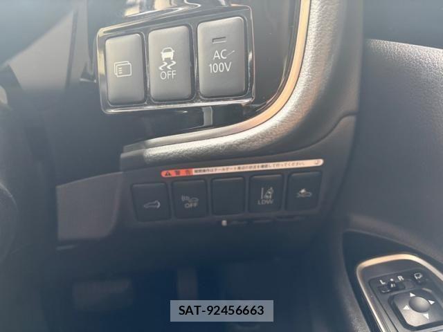 Mitsubishi OUTLANDER PHEV 2016-02 7963238-14