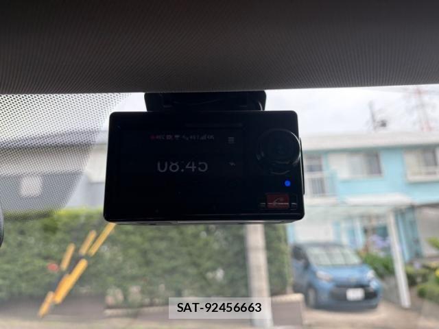 Mitsubishi OUTLANDER PHEV 2016-02 7963238-19