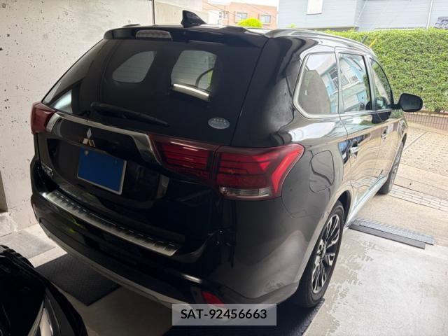 Mitsubishi OUTLANDER PHEV 2016-02 7963238-2
