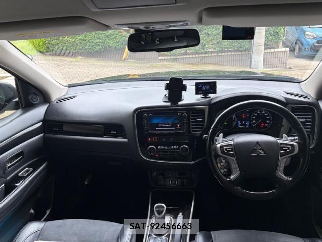 Mitsubishi OUTLANDER PHEV 2016-02 7963238-8