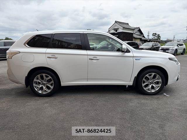 Mitsubishi OUTLANDER PHEV 2014-07 7963235-15