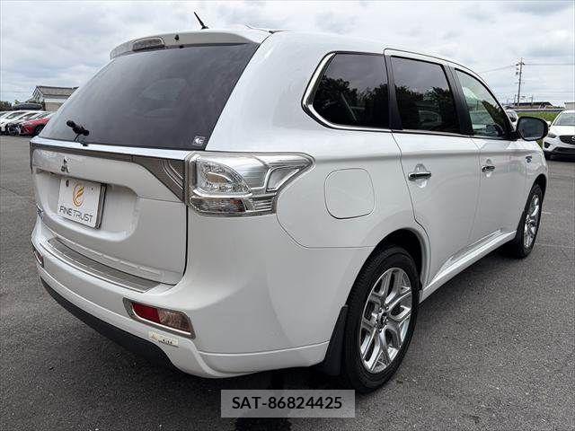 Mitsubishi OUTLANDER PHEV 2014-07 7963235-16