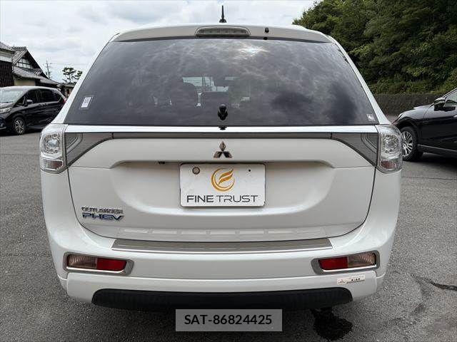 Mitsubishi OUTLANDER PHEV 2014-07 7963235-17