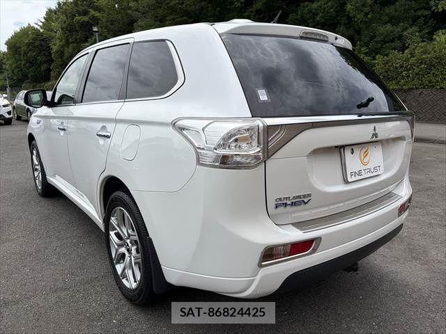 Mitsubishi OUTLANDER PHEV 2014-07 7963235-18