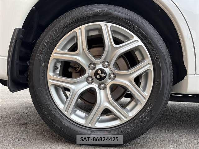 Mitsubishi OUTLANDER PHEV 2014-07 7963235-27