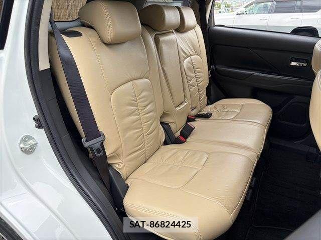 Mitsubishi OUTLANDER PHEV 2014-07 7963235-7