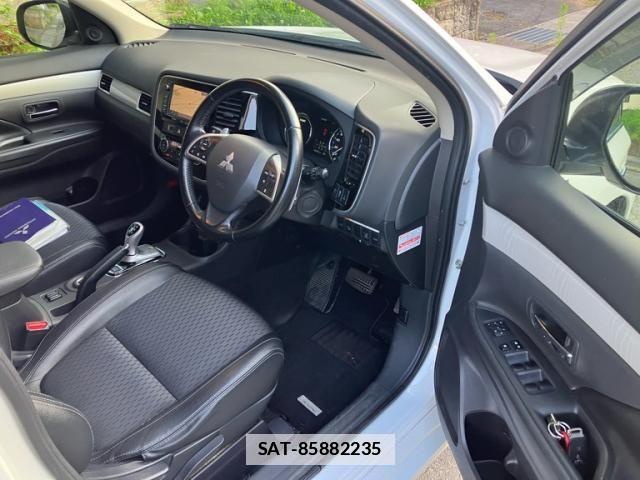 Mitsubishi OUTLANDER PHEV 2013-11 7980523-14