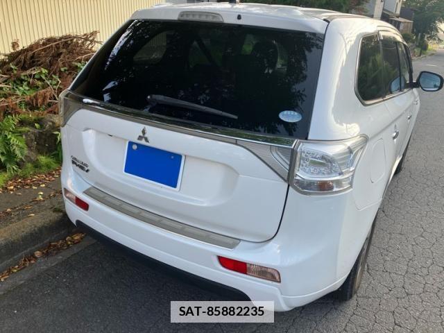 Mitsubishi OUTLANDER PHEV 2013-11 7980523-3