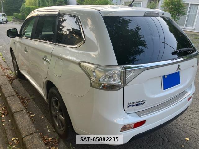 Mitsubishi OUTLANDER PHEV 2013-11 7980523-4