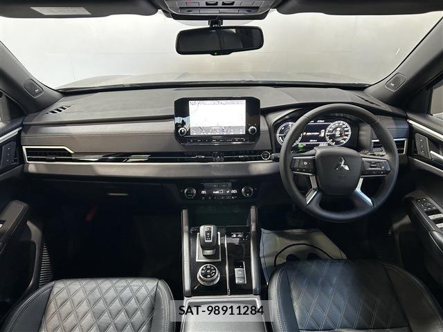Mitsubishi OUTLANDER PHEV 2023-04 7980518-14