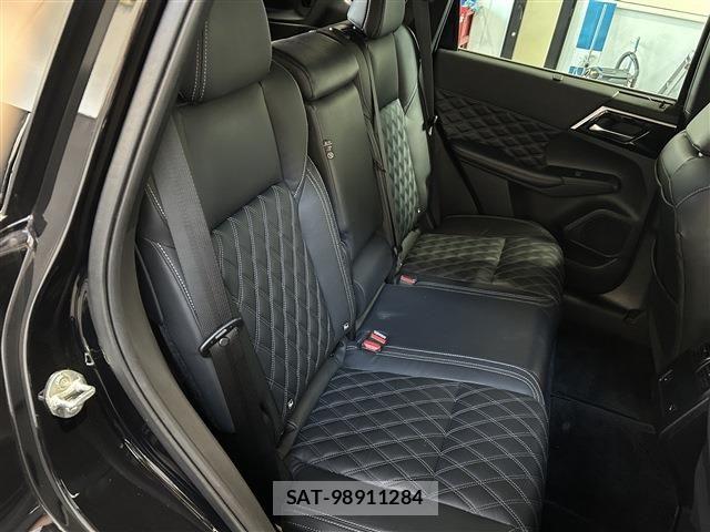 Mitsubishi OUTLANDER PHEV 2023-04 7980518-26