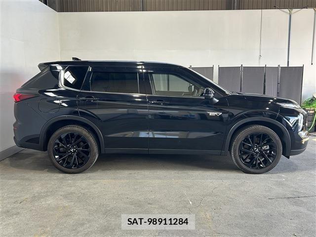 Mitsubishi OUTLANDER PHEV 2023-04 7980518-5