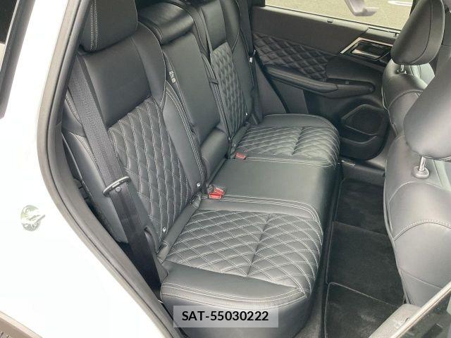 Mitsubishi OUTLANDER PHEV 2023-11 8037516-11