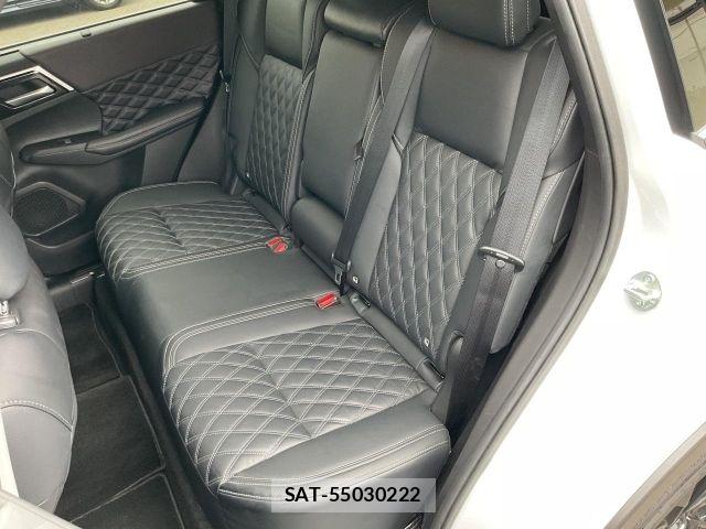 Mitsubishi OUTLANDER PHEV 2023-11 8037516-12