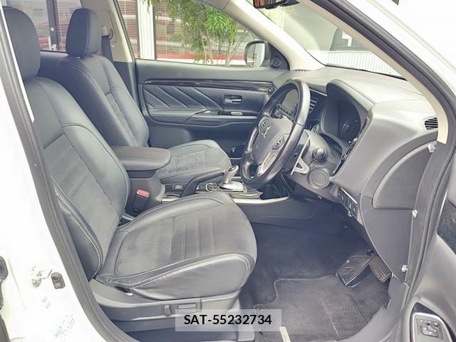 Mitsubishi OUTLANDER PHEV 2015-11 8037527-18