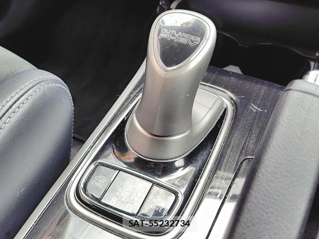 Mitsubishi OUTLANDER PHEV 2015-11 8037527-24