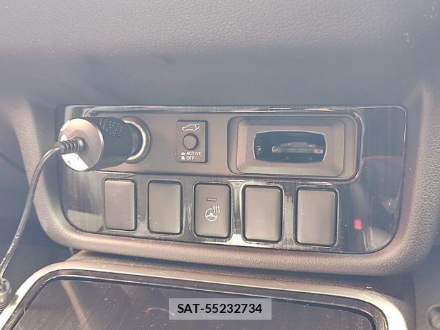 Mitsubishi OUTLANDER PHEV 2015-11 8037527-25