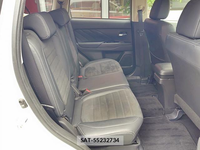 Mitsubishi OUTLANDER PHEV 2015-11 8037527-28