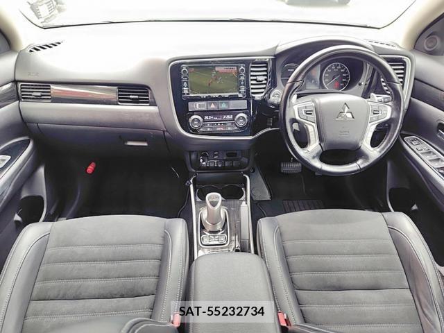 Mitsubishi OUTLANDER PHEV 2015-11 8037527-6