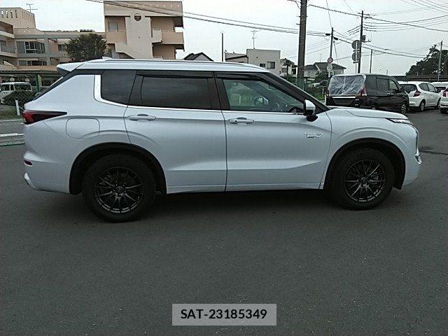 Mitsubishi OUTLANDER PHEV 2022-01 8037520-16